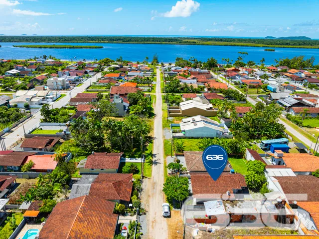Localizada na serena Balneário Barra do Sul, esta