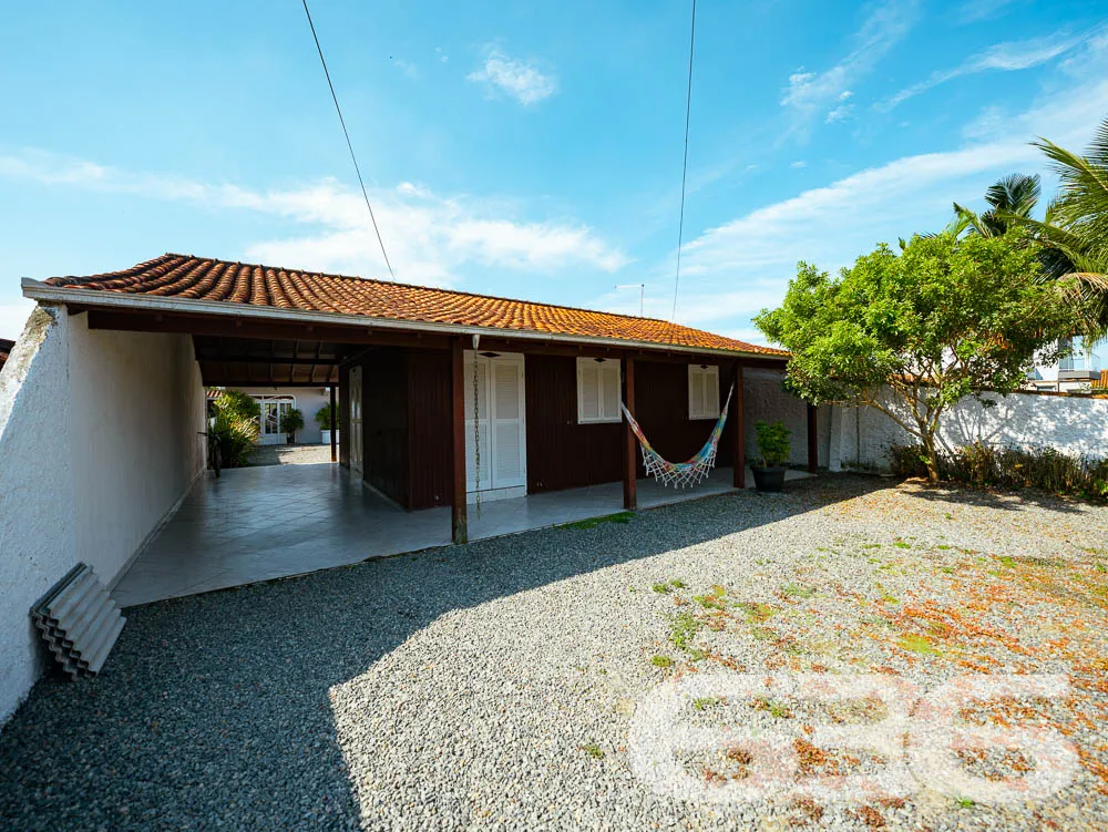 Casa a venda no bairro Pinheiros em Balneário Barr