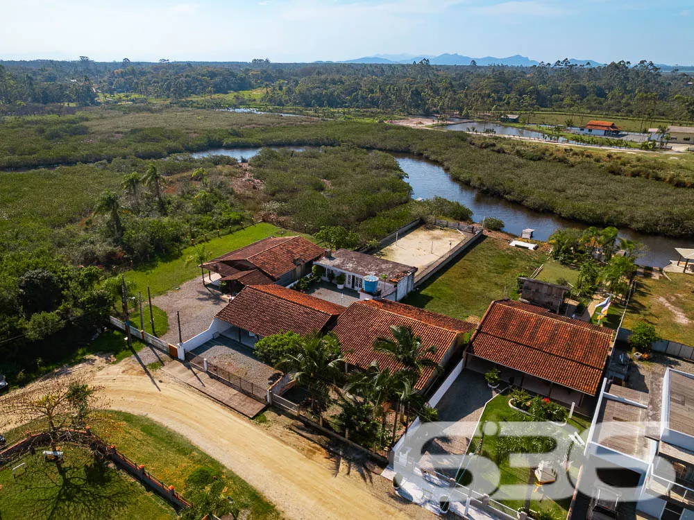 Casa a venda no bairro Pinheiros em Balneário Barr