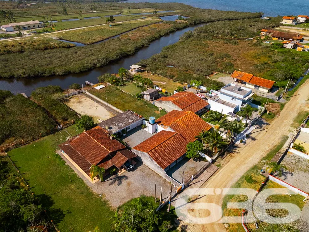Casa a venda no bairro Pinheiros em Balneário Barr