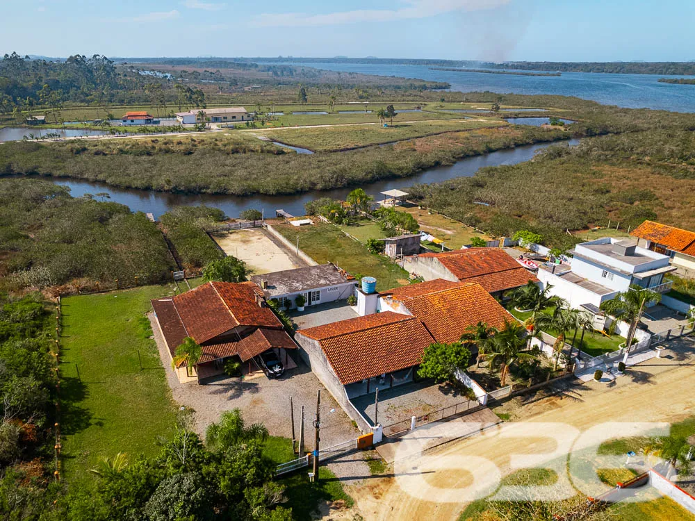 Casa a venda no bairro Pinheiros em Balneário Barr