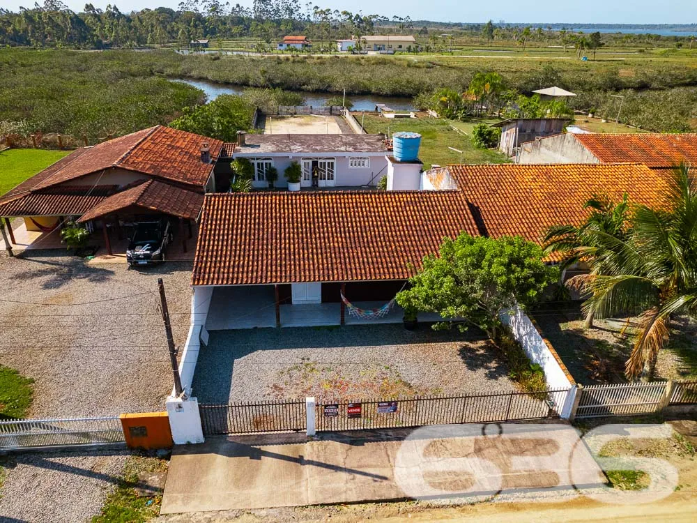 Casa a venda no bairro Pinheiros em Balneário Barr