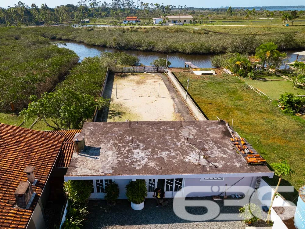 Casa a venda no bairro Pinheiros em Balneário Barr