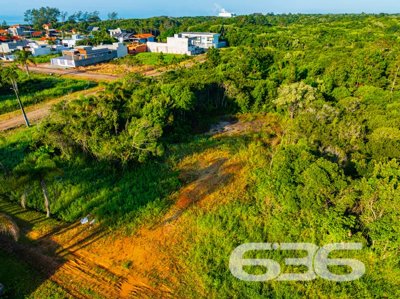 Terreno à venda a poucos metros do mar em Balneári