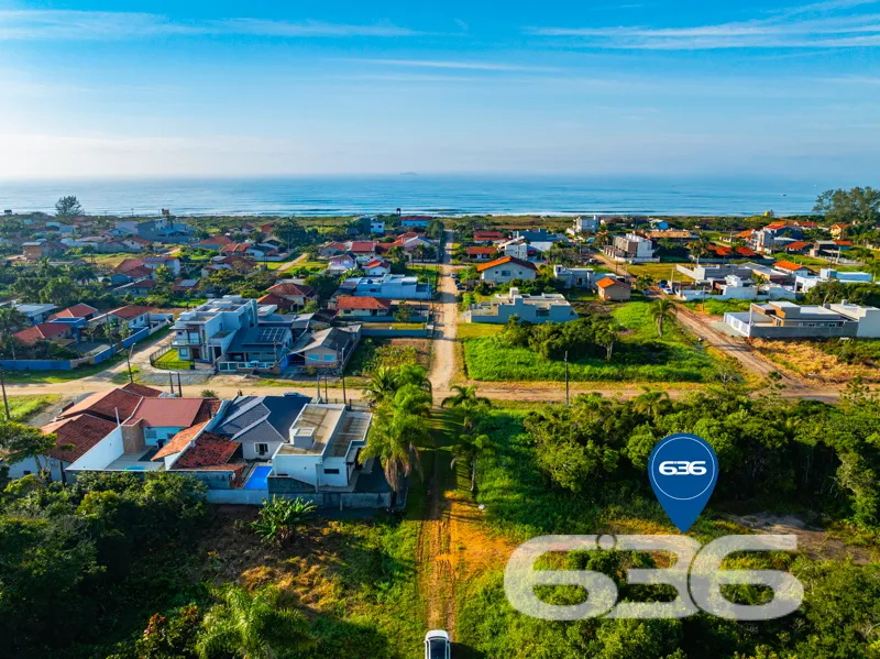 Terreno à venda a poucos metros do mar em Balneári