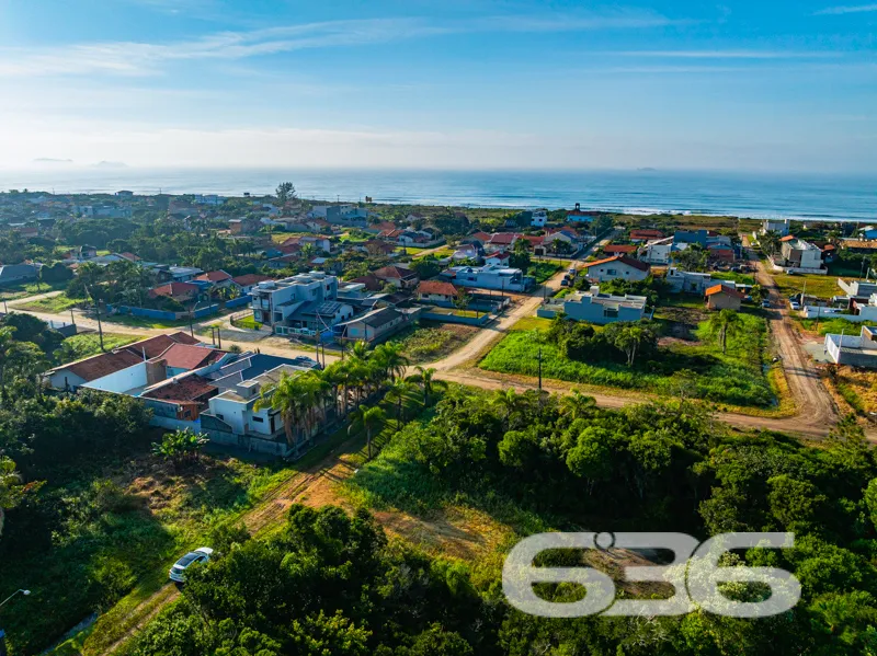 Terreno à venda a poucos metros do mar em Balneári