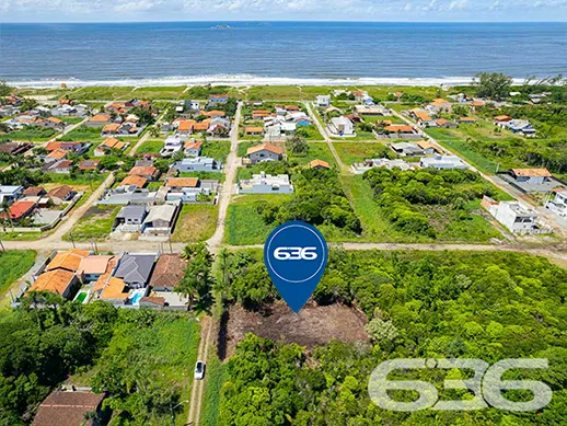 Terreno à venda a poucos metros do mar em Balneári