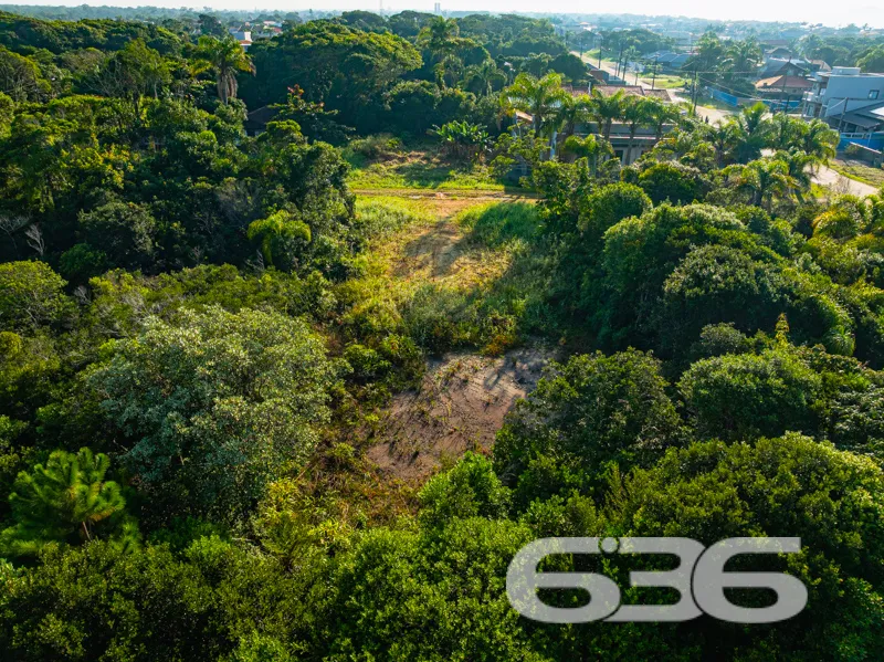 Terreno à venda a poucos metros do mar em Balneári