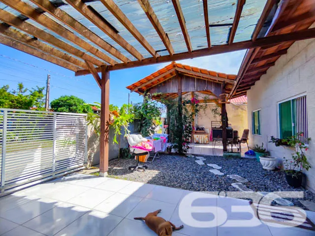 CASA TÉRREA EM LOCALIZAÇÃO PRIVILEGIADA – BALNEÁRI