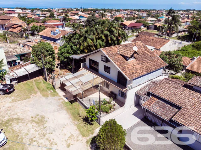 EXCELENTE RESIDÊNCIA COM 2 SUÍTE E MAIS 3 QUARTOS