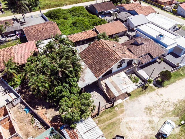 EXCELENTE RESIDÊNCIA COM 2 SUÍTE E MAIS 3 QUARTOS