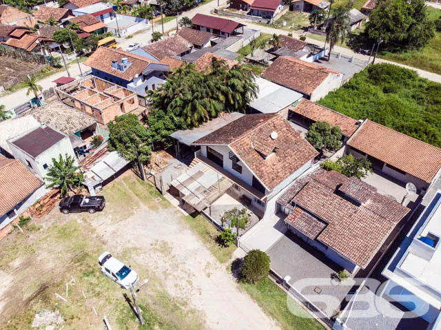 EXCELENTE RESIDÊNCIA COM 2 SUÍTE E MAIS 3 QUARTOS