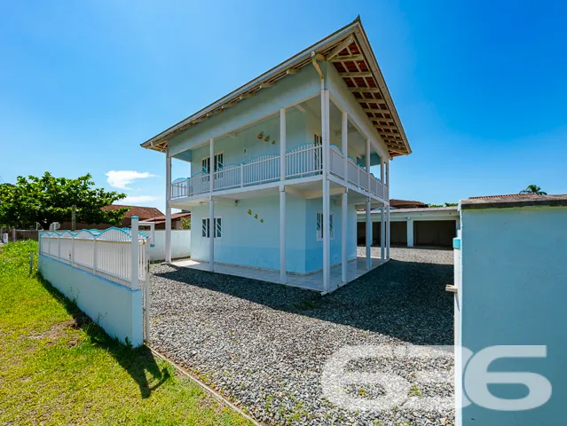 BELA RESIDÊNCIA COM 3 DORMITÓRIOS COM VISTA PARA A