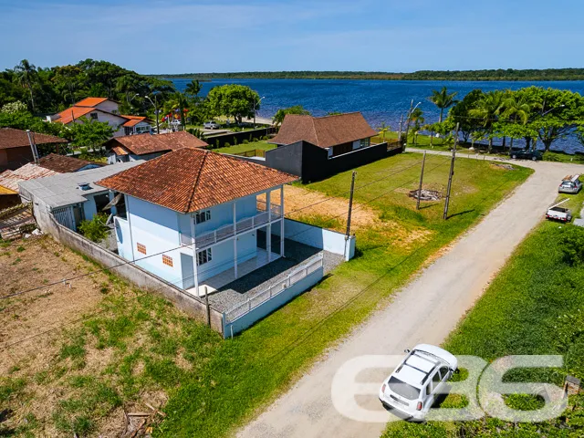 BELA RESIDÊNCIA COM 3 DORMITÓRIOS COM VISTA PARA A
