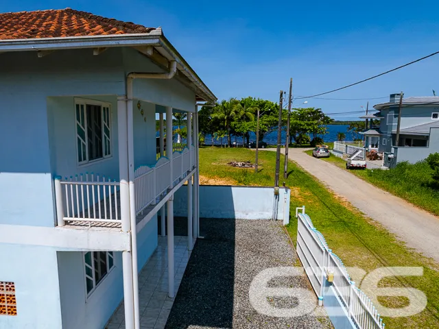 BELA RESIDÊNCIA COM 3 DORMITÓRIOS COM VISTA PARA A