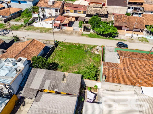 VENDE-SE LOTE NO CENTRO DE BALNEÁRIO BARRA DO SUL
