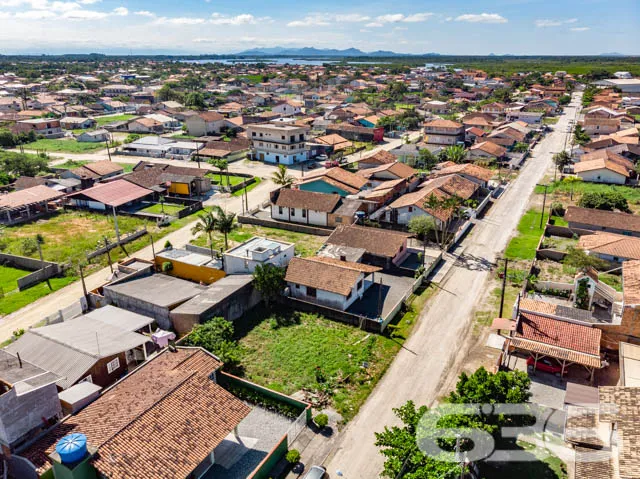 VENDE-SE LOTE NO CENTRO DE BALNEÁRIO BARRA DO SUL

