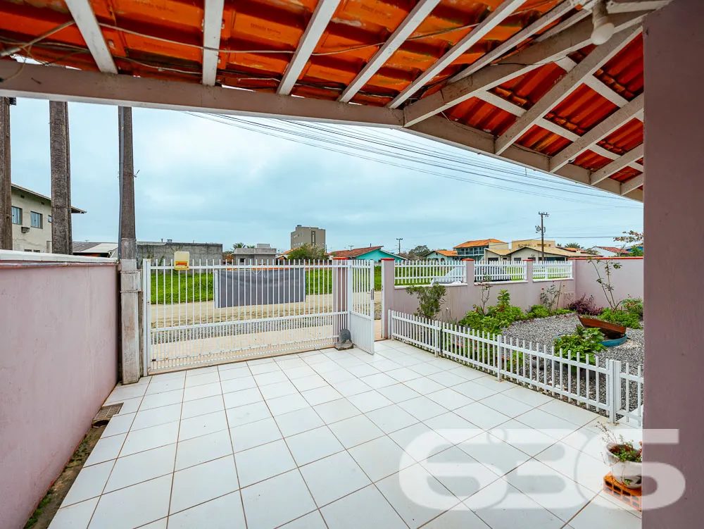 LINDA CASA COM 1 SUÍTE E 2 QUARTOS, ÓTIMA LOCALIZA