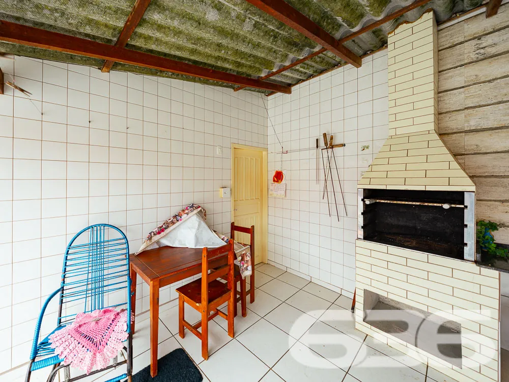 LINDA CASA COM 1 SUÍTE E 2 QUARTOS, ÓTIMA LOCALIZA