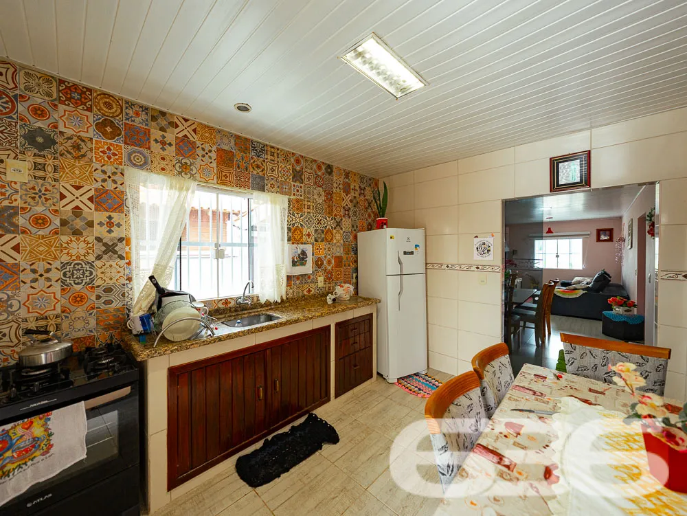 LINDA CASA COM 1 SUÍTE E 2 QUARTOS, ÓTIMA LOCALIZA
