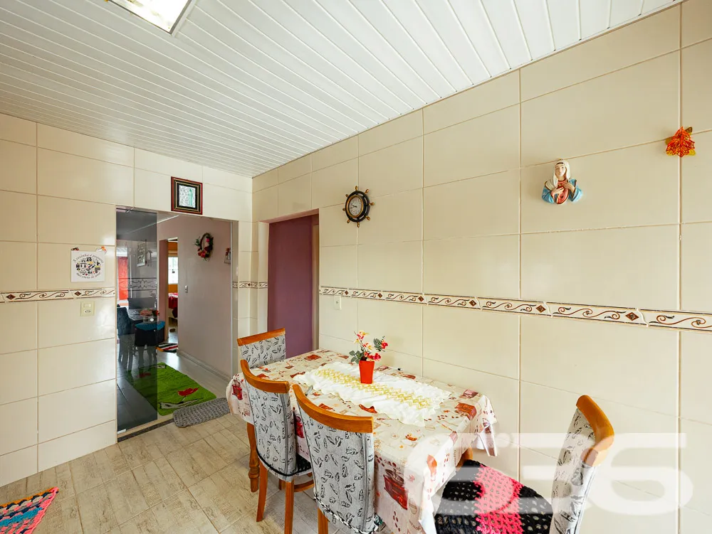 LINDA CASA COM 1 SUÍTE E 2 QUARTOS, ÓTIMA LOCALIZA
