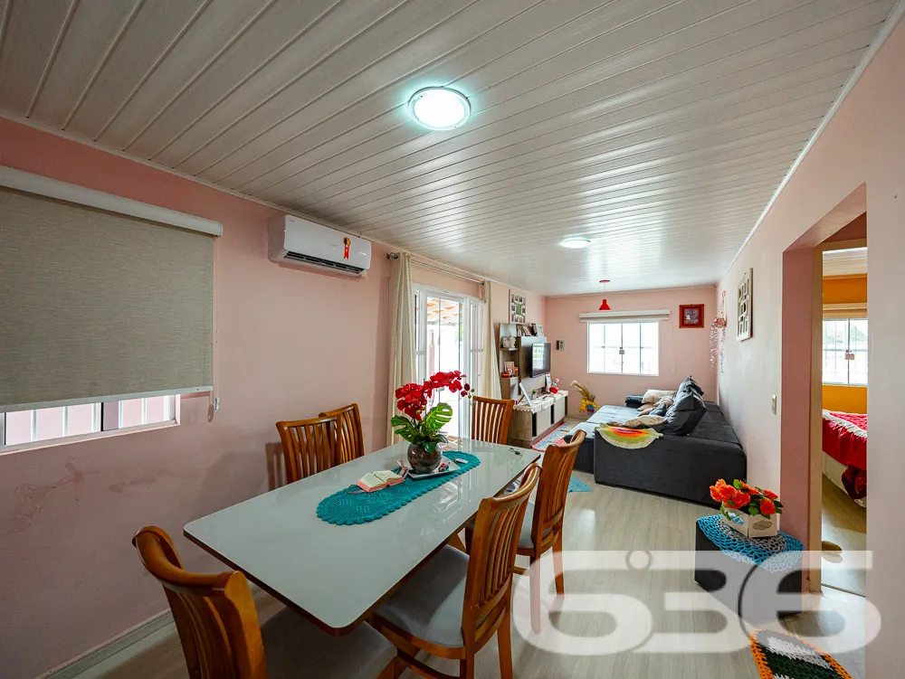 LINDA CASA COM 1 SUÍTE E 2 QUARTOS, ÓTIMA LOCALIZA