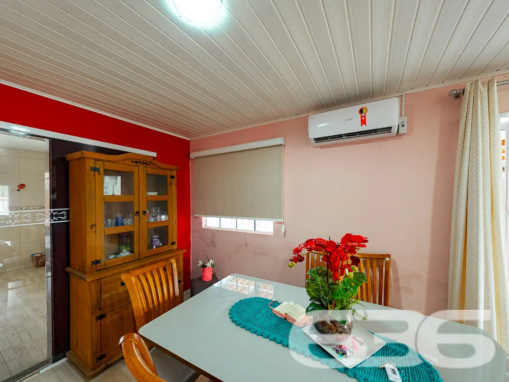 LINDA CASA COM 1 SUÍTE E 2 QUARTOS, ÓTIMA LOCALIZA