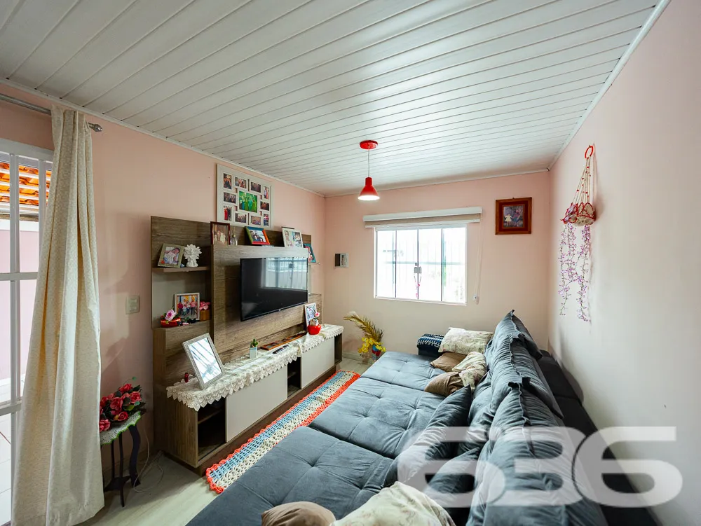 LINDA CASA COM 1 SUÍTE E 2 QUARTOS, ÓTIMA LOCALIZA