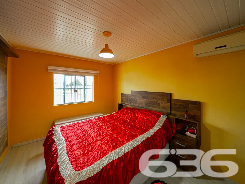 LINDA CASA COM 1 SUÍTE E 2 QUARTOS, ÓTIMA LOCALIZA