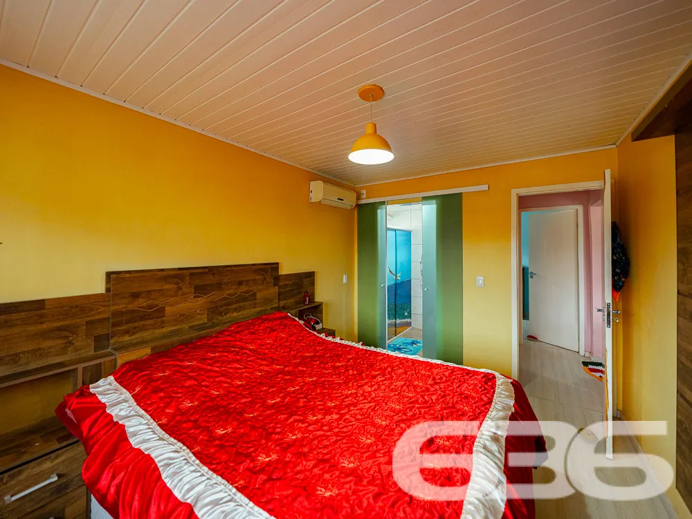 LINDA CASA COM 1 SUÍTE E 2 QUARTOS, ÓTIMA LOCALIZA