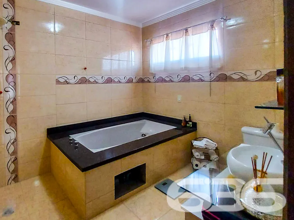 RESIDĂNCIA COM SUĂTE + 3 QUARTOS CADA NO BAIRRO BO