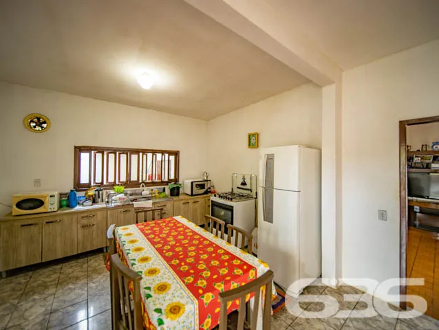 AMPLA CASA COM 5 QUARTOS, NO BAIRRO GUANABARA - Es