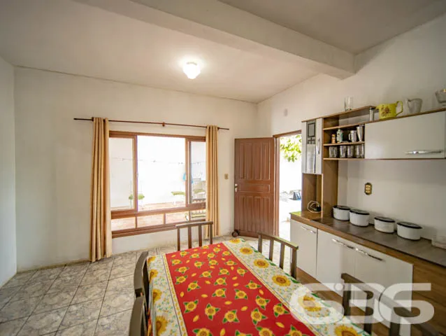 AMPLA CASA COM 5 QUARTOS, NO BAIRRO GUANABARA - Es