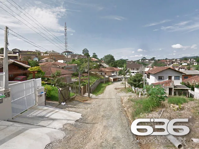 LOTE À VENDA NO BAIRRO FLORESTA
Situado no bairro