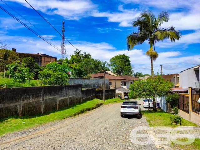 LOTE À VENDA NO BAIRRO FLORESTA
Situado no bairro