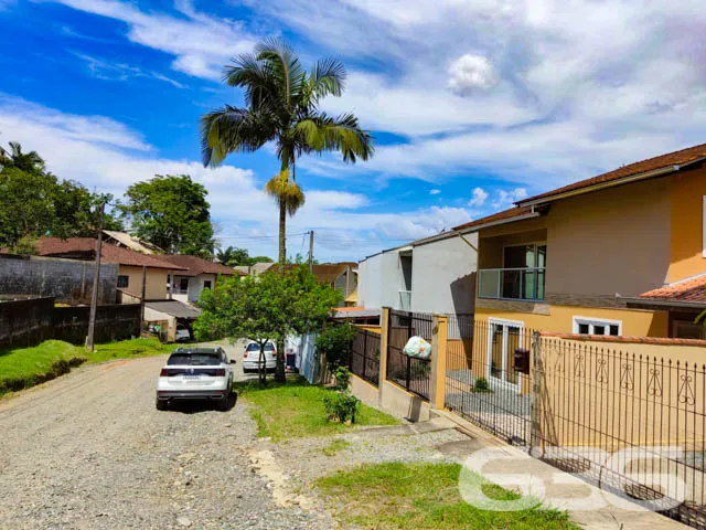 LOTE À VENDA NO BAIRRO FLORESTA
Situado no bairro