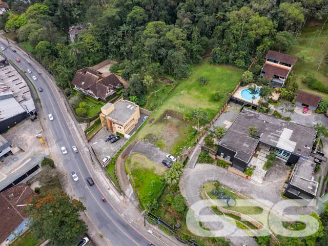VENDE-SE TERRENO IDEAL PARA EDIFÍCIO COMERCIAL NO