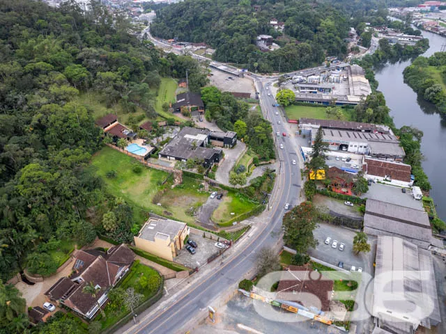 VENDE-SE TERRENO IDEAL PARA EDIFÍCIO COMERCIAL NO
