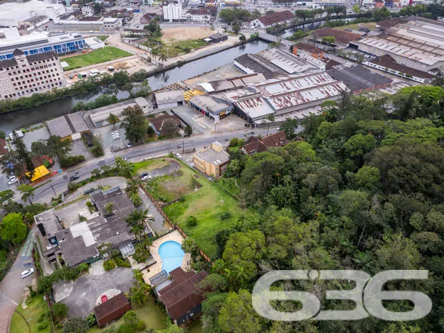 VENDE-SE TERRENO IDEAL PARA EDIFÍCIO COMERCIAL NO