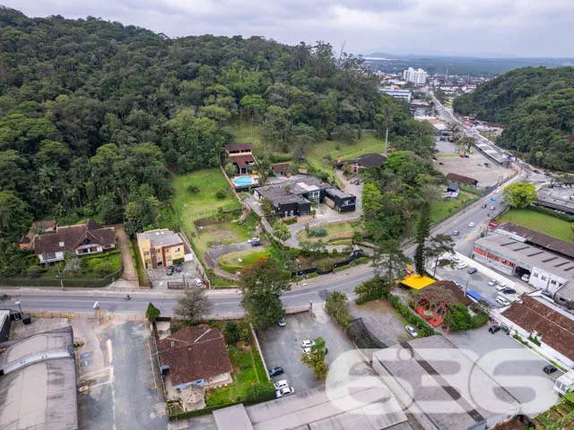 VENDE-SE TERRENO IDEAL PARA EDIFÍCIO COMERCIAL NO