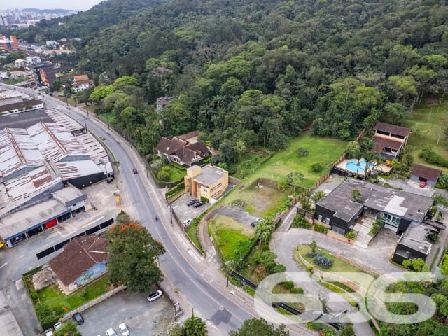 VENDE-SE TERRENO IDEAL PARA EDIFÍCIO COMERCIAL NO