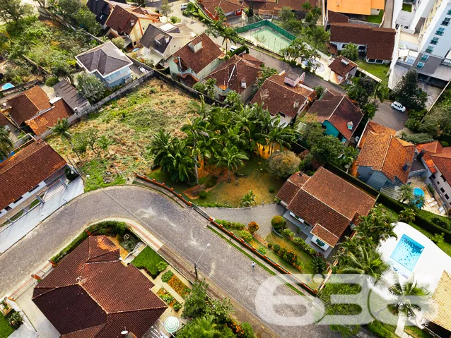 TERRENO À VENDA EM LOCAL SUPER PRIVILEGIADO - OPOR