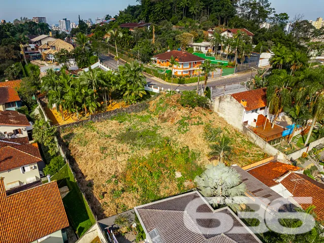 TERRENO À VENDA EM LOCAL SUPER PRIVILEGIADO - OPOR