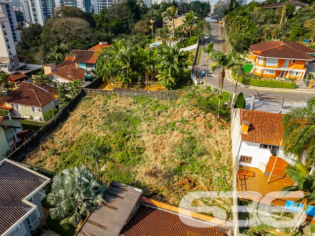 TERRENO À VENDA EM LOCAL SUPER PRIVILEGIADO - OPOR