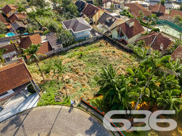 TERRENO À VENDA EM LOCAL SUPER PRIVILEGIADO - OPOR