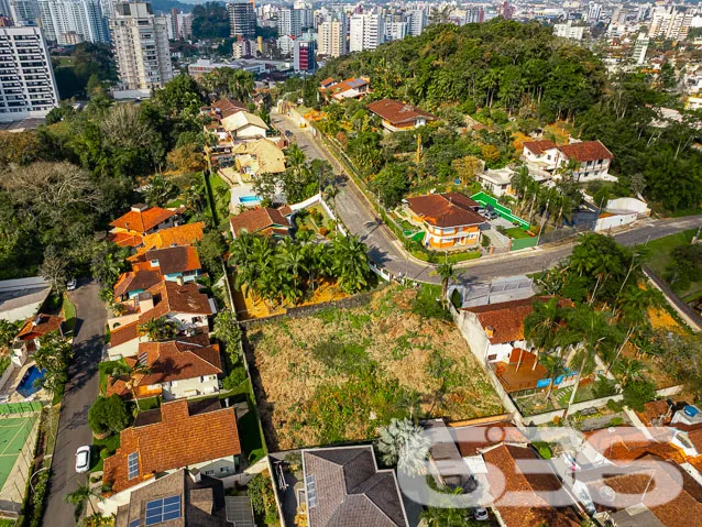 TERRENO À VENDA EM LOCAL SUPER PRIVILEGIADO - OPOR