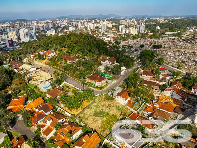 TERRENO À VENDA EM LOCAL SUPER PRIVILEGIADO - OPOR