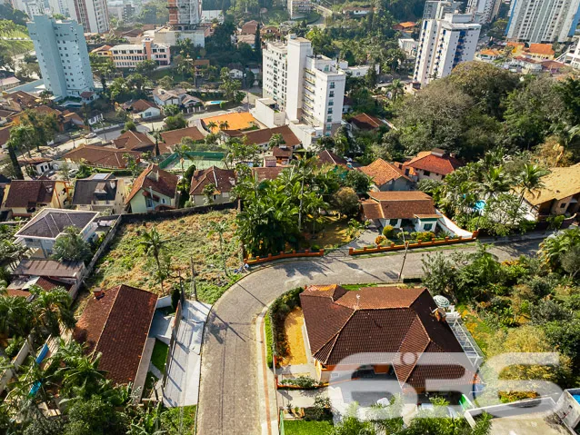 TERRENO À VENDA EM LOCAL SUPER PRIVILEGIADO - OPOR