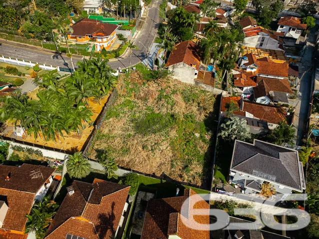 TERRENO À VENDA EM LOCAL SUPER PRIVILEGIADO - OPOR