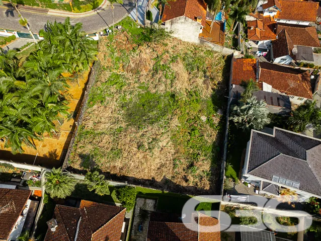 TERRENO À VENDA EM LOCAL SUPER PRIVILEGIADO - OPOR
